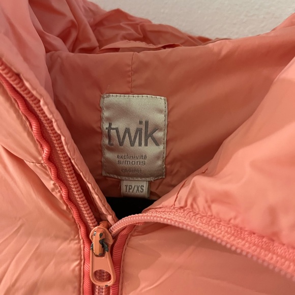 Pink puffer jacket - Picture 3 of 3
